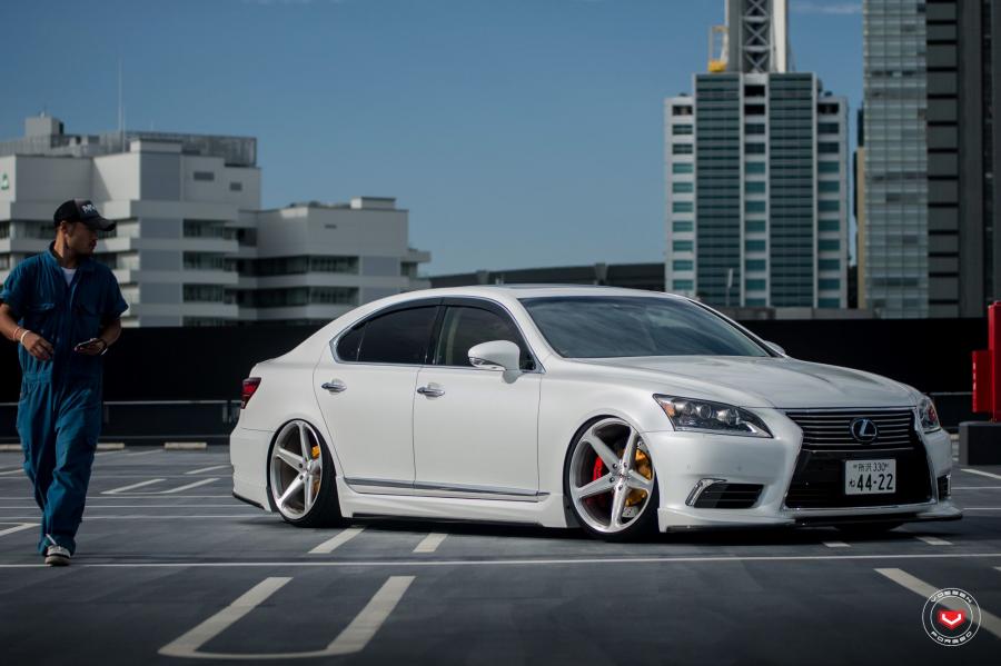  Lexus LS460 on Vossen Wheels (CG-201) 2016 года  (фото 4 из 21)